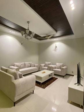 Charming Upper level retreat